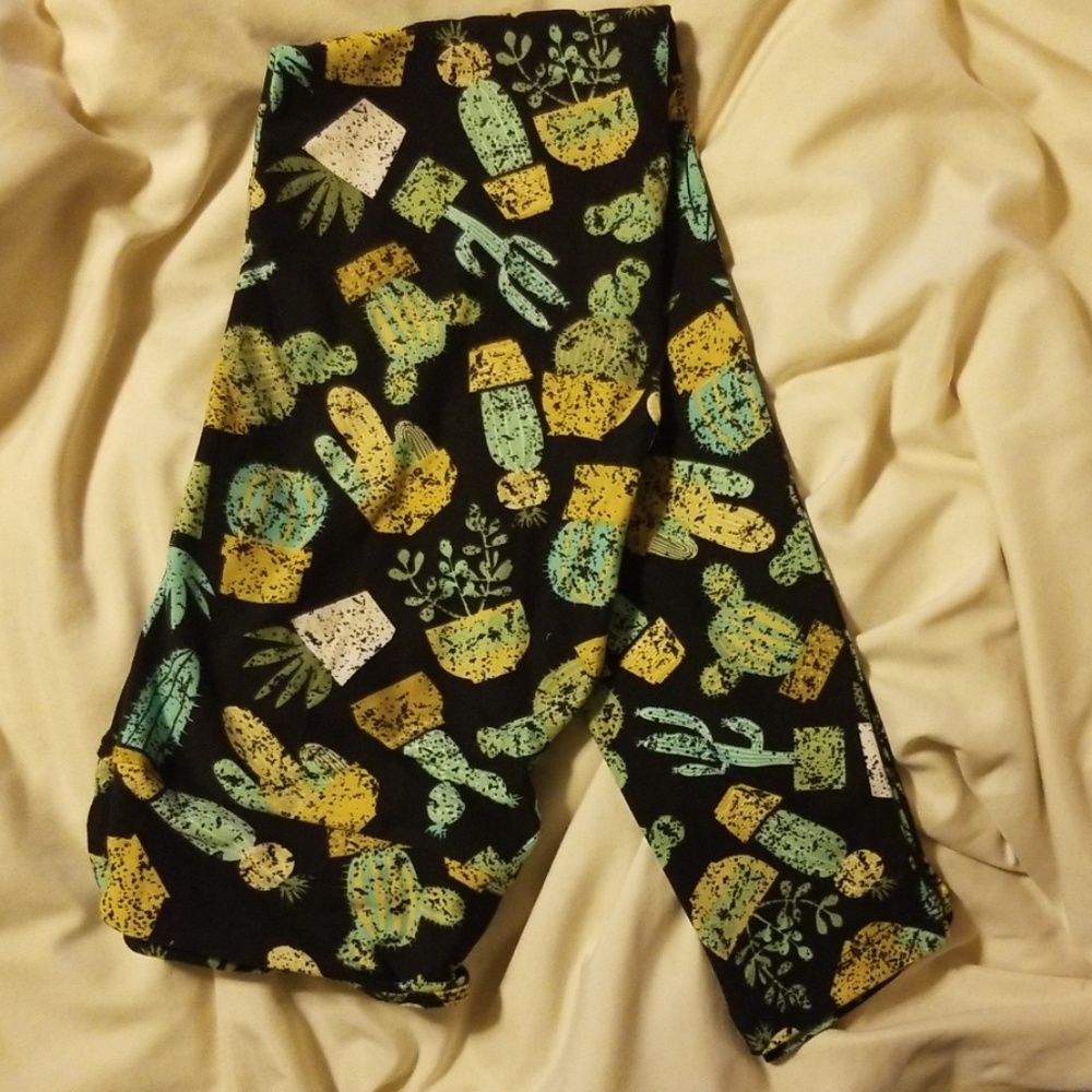 NEW LuLaRoe black cactus leggings OS